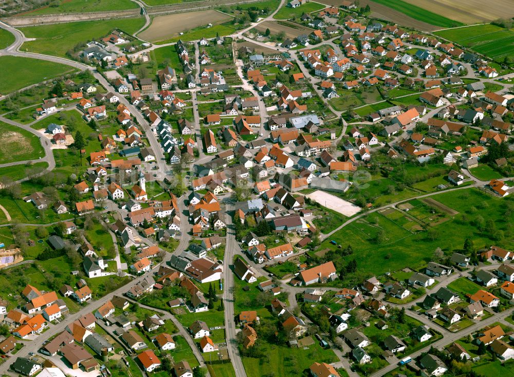 Luftaufnahme Heroldstatt - Stadtgebiet inmitten der Landwirtschaft in Heroldstatt im Bundesland Baden-Württemberg, Deutschland