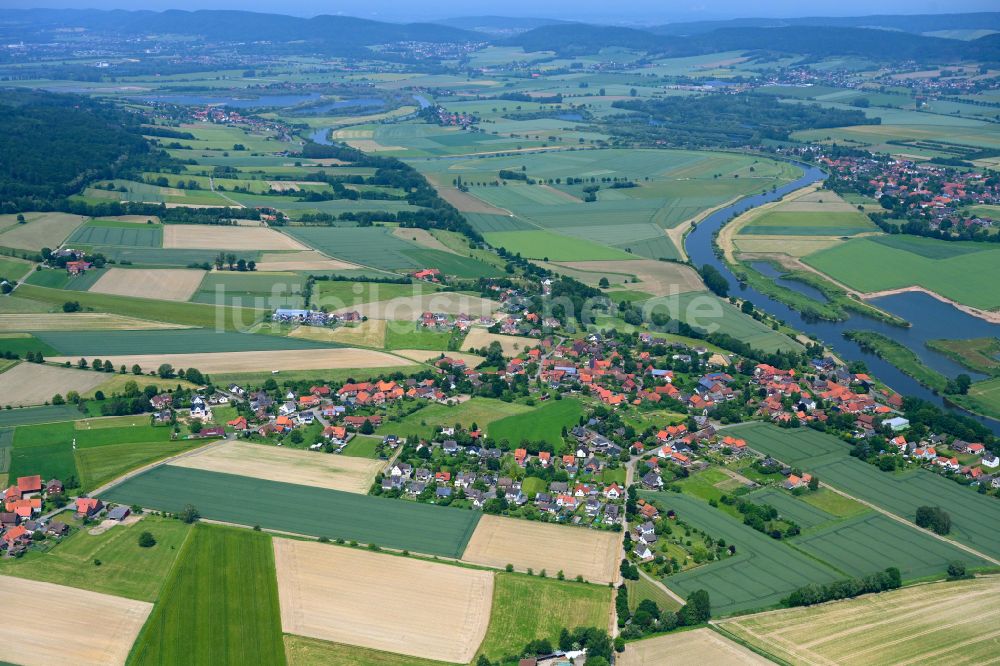 Luftaufnahme Hessisch Oldendorf - Stadtgebiet inmitten der Landwirtschaft in Hessisch Oldendorf im Bundesland Niedersachsen, Deutschland