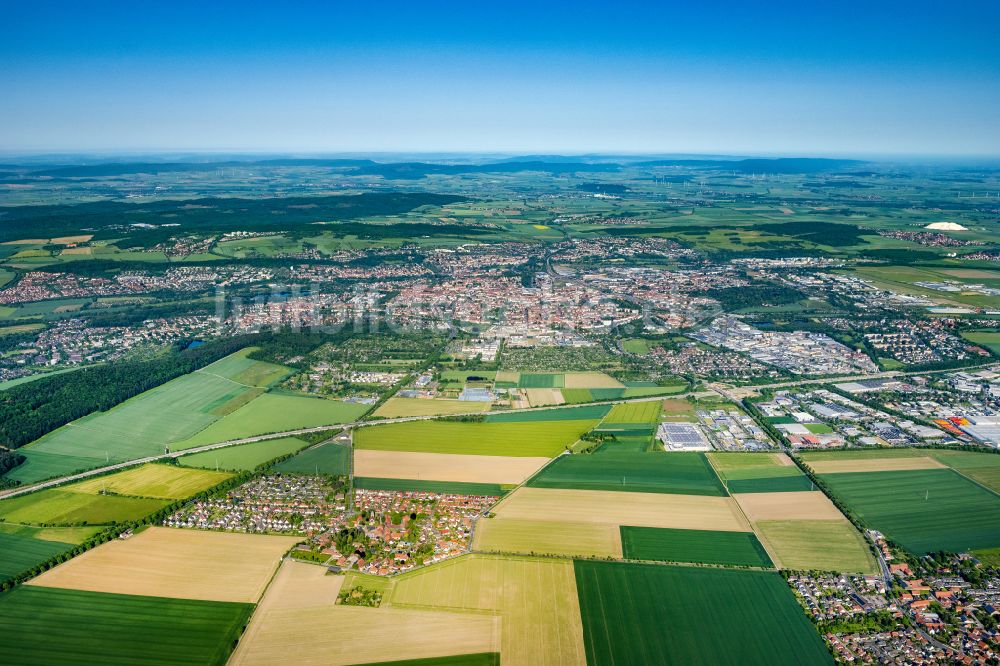 Luftbild Hildesheim - Stadtgebiet inmitten der Landwirtschaft in Hildesheim im Bundesland Niedersachsen, Deutschland