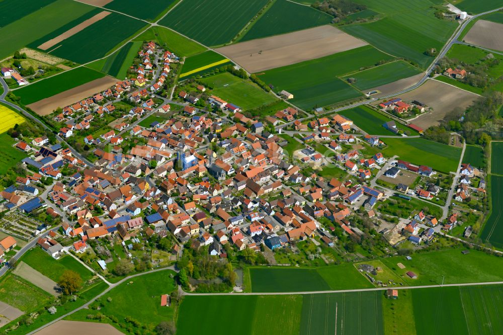 Hüttenheim von oben - Stadtgebiet inmitten der Landwirtschaft in Hüttenheim im Bundesland Bayern, Deutschland