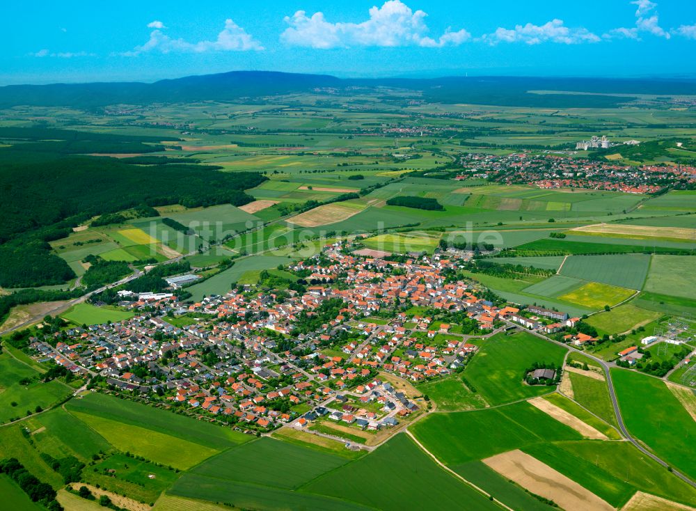 Luftaufnahme Kerzenheim - Stadtgebiet inmitten der Landwirtschaft in Kerzenheim im Bundesland Rheinland-Pfalz, Deutschland