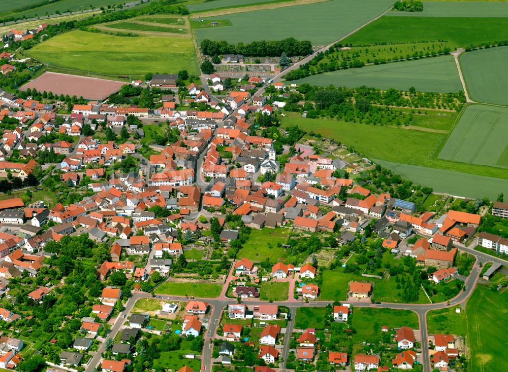 Kerzenheim von oben - Stadtgebiet inmitten der Landwirtschaft in Kerzenheim im Bundesland Rheinland-Pfalz, Deutschland