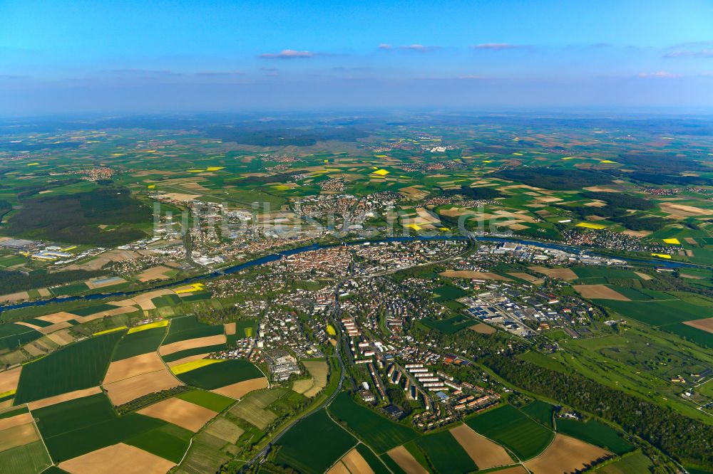 Kitzingen von oben - Stadtgebiet inmitten der Landwirtschaft in Kitzingen im Bundesland Bayern, Deutschland