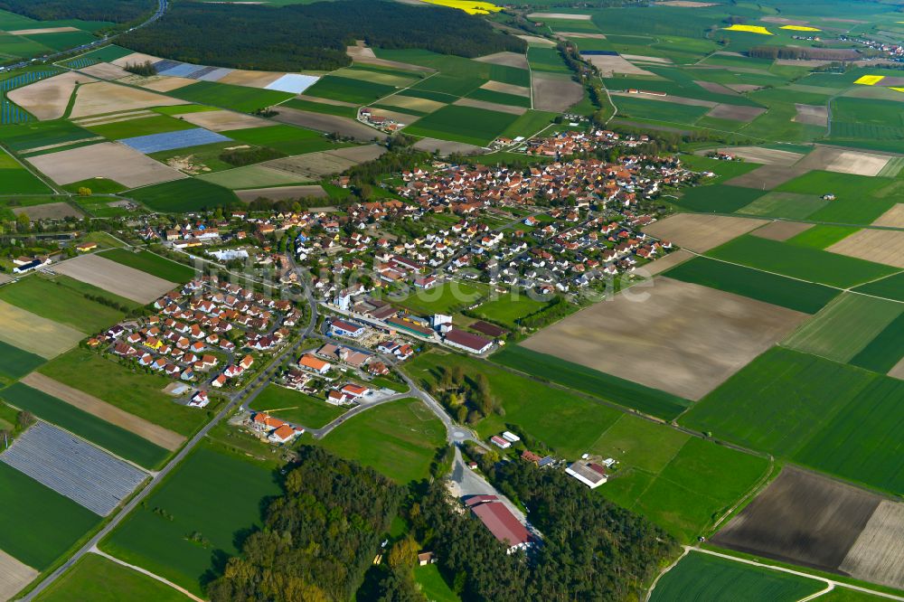 Luftbild Kleinlangheim - Stadtgebiet inmitten der Landwirtschaft in Kleinlangheim im Bundesland Bayern, Deutschland