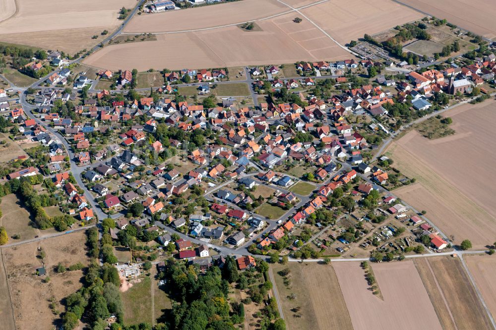 Luftaufnahme Kredenbach - Stadtgebiet inmitten der Landwirtschaft in Kredenbach im Bundesland Bayern, Deutschland