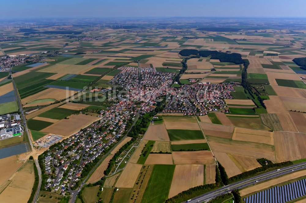 Kürnach aus der Vogelperspektive: Stadtgebiet inmitten der Landwirtschaft in Kürnach im Bundesland Bayern, Deutschland