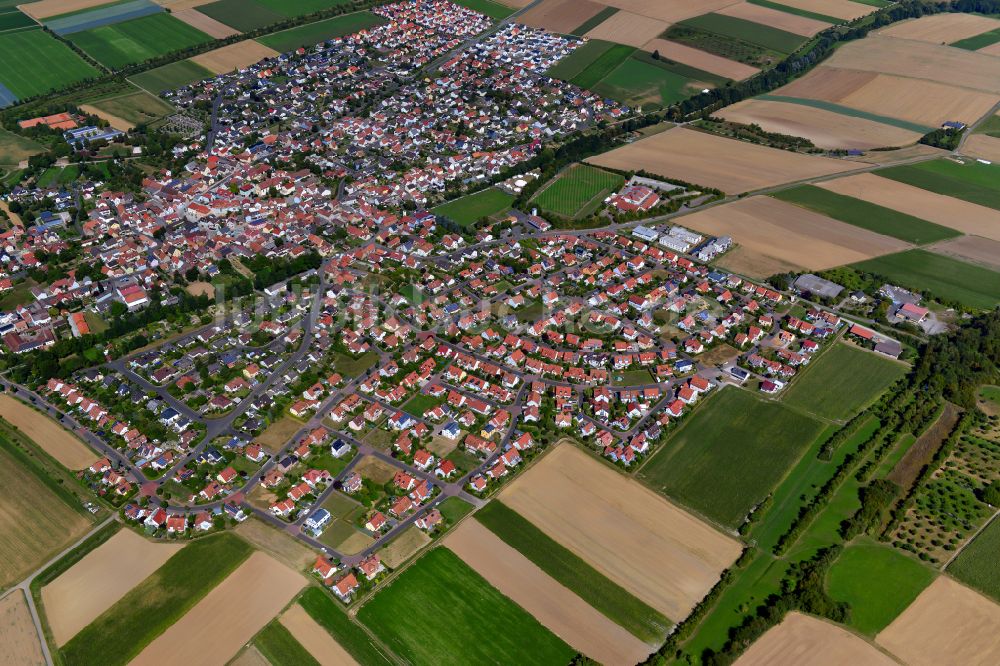 Kürnach aus der Vogelperspektive: Stadtgebiet inmitten der Landwirtschaft in Kürnach im Bundesland Bayern, Deutschland