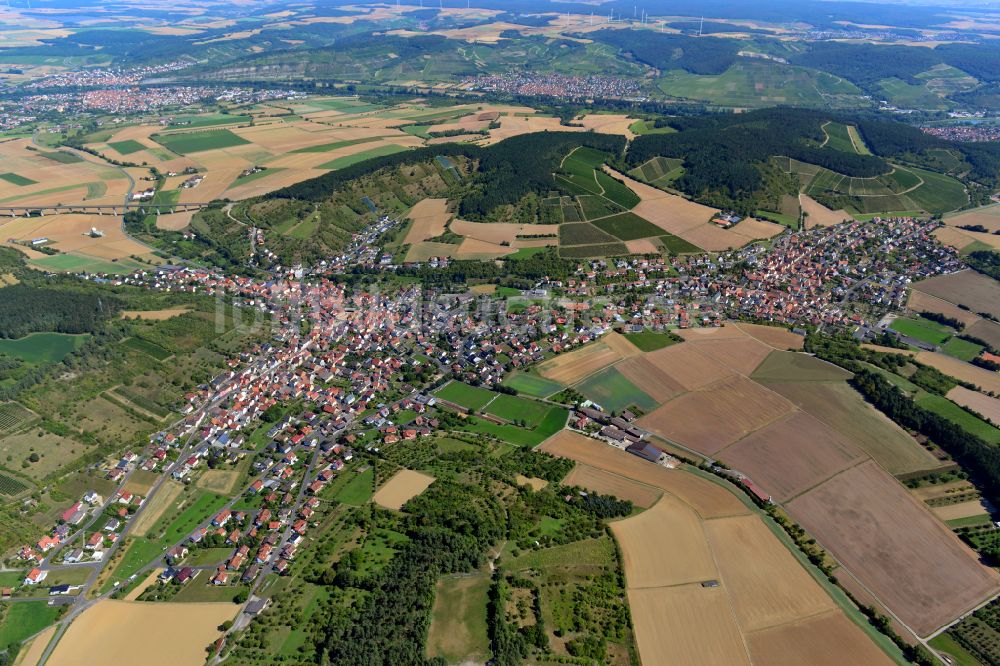 Luftaufnahme Leinach - Stadtgebiet inmitten der Landwirtschaft in Leinach im Bundesland Bayern, Deutschland