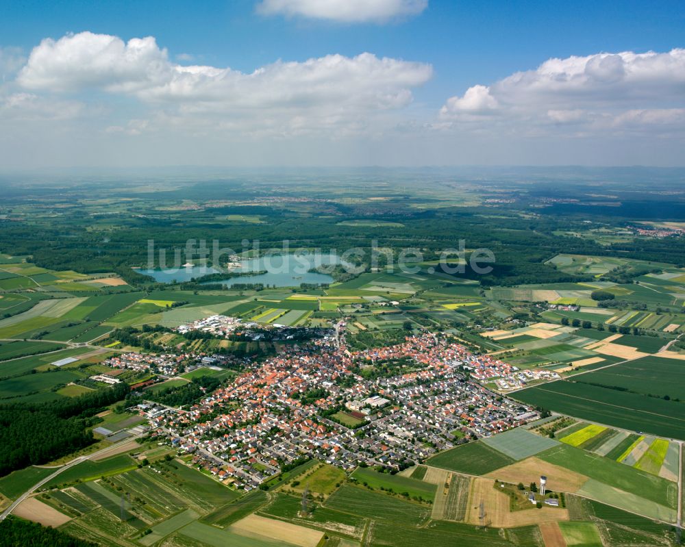 Luftaufnahme Liedolsheim - Stadtgebiet inmitten der Landwirtschaft in Liedolsheim im Bundesland Baden-Württemberg, Deutschland