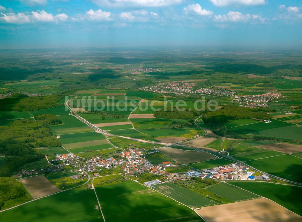 Lonsee von oben - Stadtgebiet inmitten der Landwirtschaft in Lonsee im Bundesland Baden-Württemberg, Deutschland