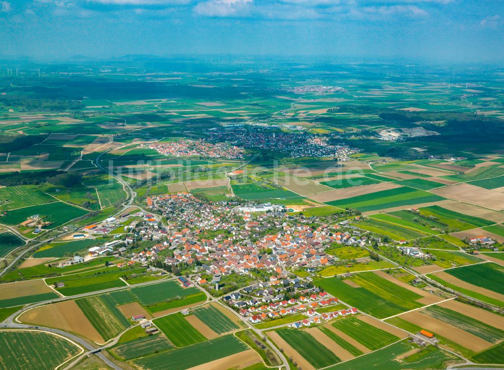 Machtolsheim von oben - Stadtgebiet inmitten der Landwirtschaft in Machtolsheim im Bundesland Baden-Württemberg, Deutschland