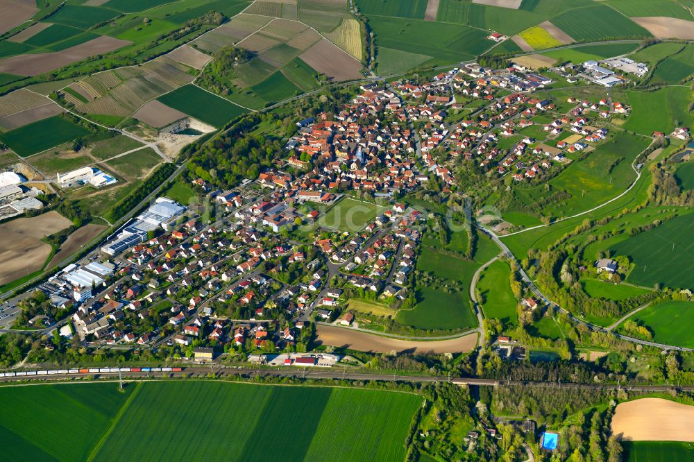 Markt Einersheim aus der Vogelperspektive: Stadtgebiet inmitten der Landwirtschaft in Markt Einersheim im Bundesland Bayern, Deutschland