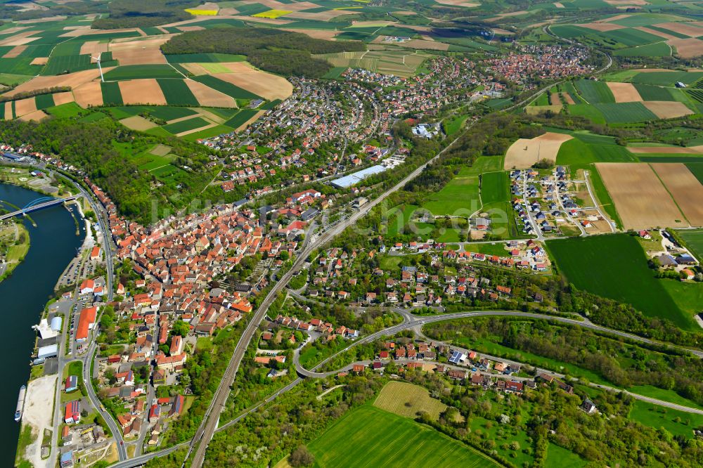 Marktbreit von oben - Stadtgebiet inmitten der Landwirtschaft in Marktbreit im Bundesland Bayern, Deutschland