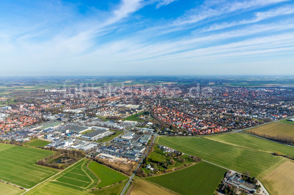 Luftaufnahme Meiningsen - Stadtgebiet inmitten der Landwirtschaft in Meiningsen im Bundesland Nordrhein-Westfalen, Deutschland