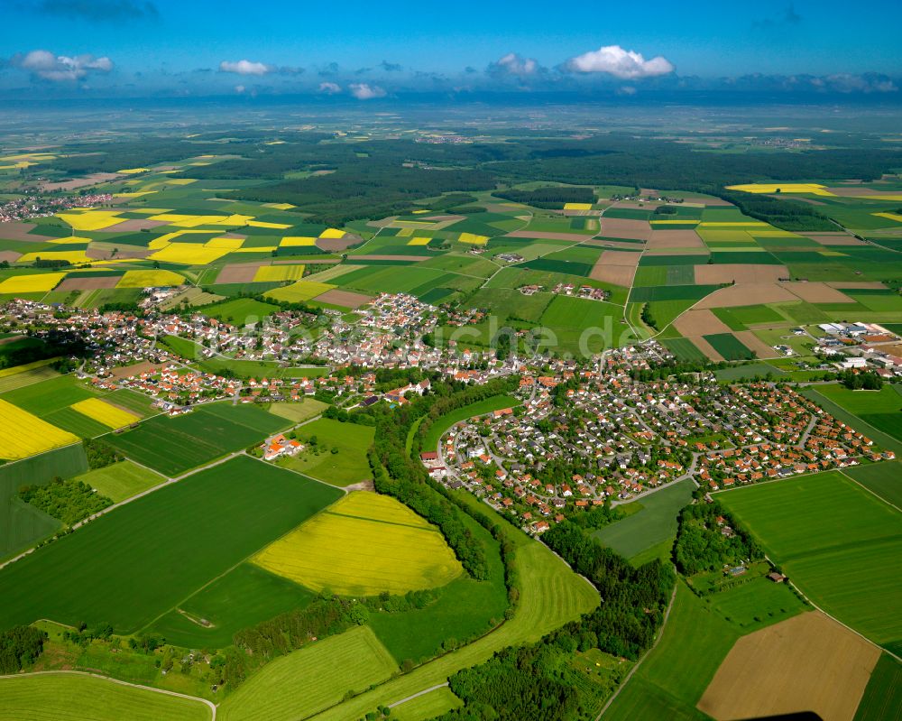 Mittelbiberach aus der Vogelperspektive: Stadtgebiet inmitten der Landwirtschaft in Mittelbiberach im Bundesland Baden-Württemberg, Deutschland