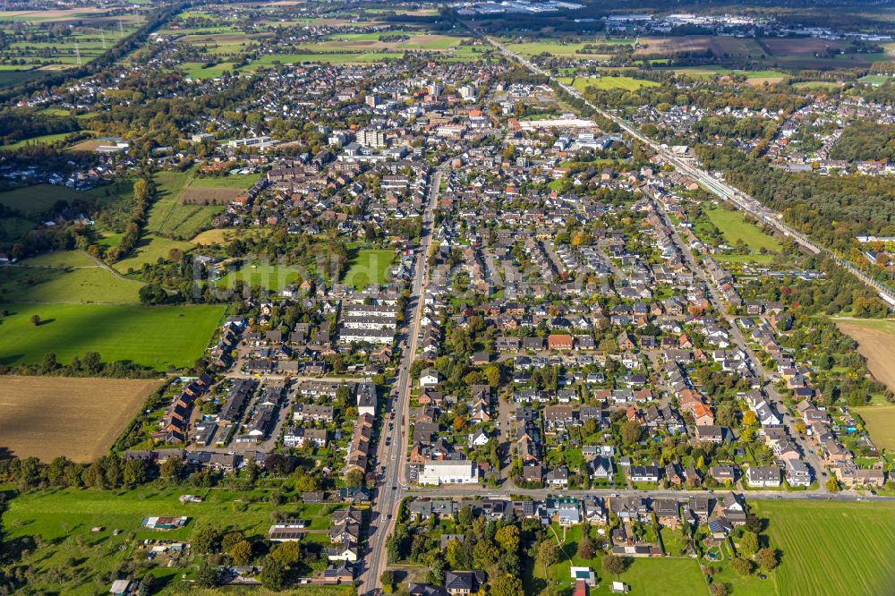 Luftaufnahme Möllen - Stadtgebiet inmitten der Landwirtschaft in Möllen im Bundesland Nordrhein-Westfalen, Deutschland