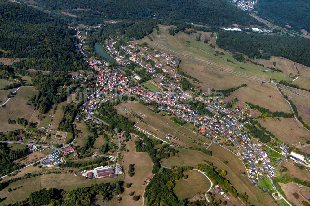 Neuhütten aus der Vogelperspektive: Stadtgebiet inmitten der Landwirtschaft in Neuhütten im Bundesland Bayern, Deutschland