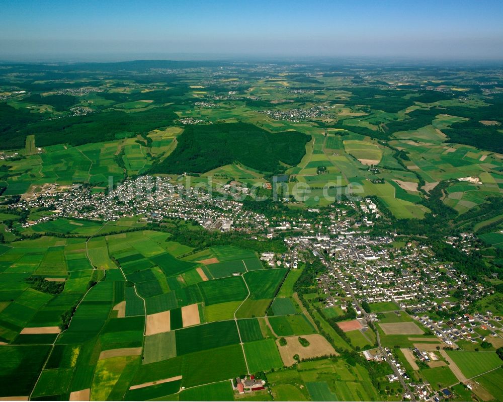 Niederhadamar von oben - Stadtgebiet inmitten der Landwirtschaft in Niederhadamar im Bundesland Hessen, Deutschland