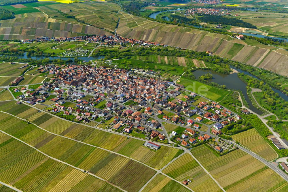 Nordheim am Main aus der Vogelperspektive: Stadtgebiet inmitten der Landwirtschaft in Nordheim am Main im Bundesland Bayern, Deutschland