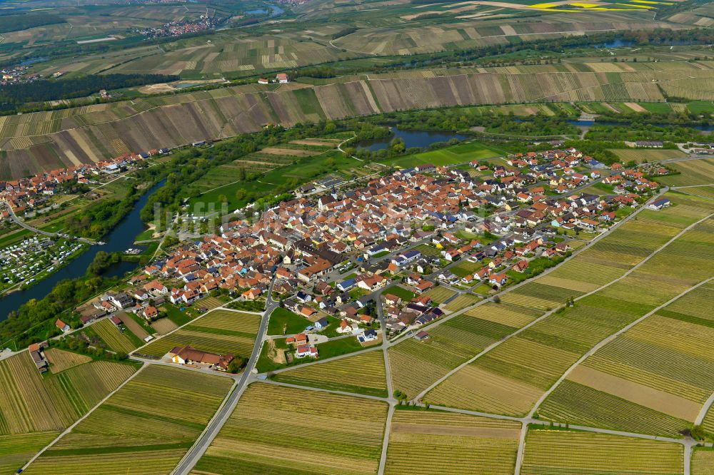 Luftaufnahme Nordheim am Main - Stadtgebiet inmitten der Landwirtschaft in Nordheim am Main im Bundesland Bayern, Deutschland