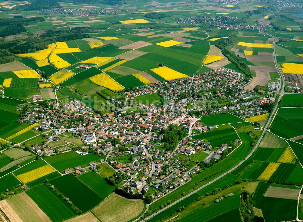 Oberdischingen von oben - Stadtgebiet inmitten der Landwirtschaft in Oberdischingen im Bundesland Baden-Württemberg, Deutschland