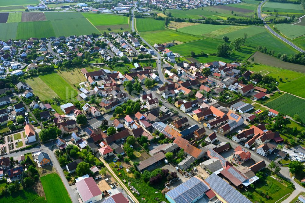 Oberspiesheim von oben - Stadtgebiet inmitten der Landwirtschaft in Oberspiesheim im Bundesland Bayern, Deutschland