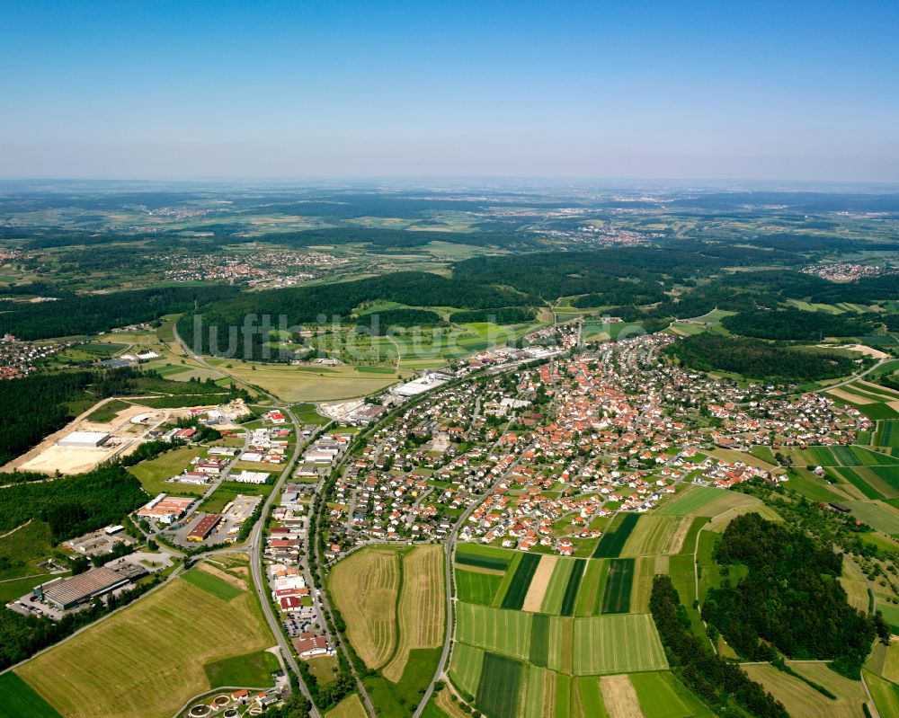 Luftaufnahme Ottenbronn - Stadtgebiet inmitten der Landwirtschaft in Ottenbronn im Bundesland Baden-Württemberg, Deutschland