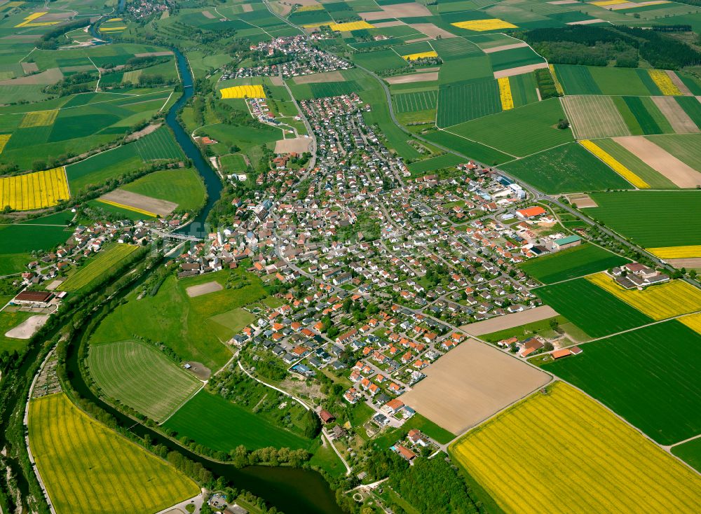 Öpfingen aus der Vogelperspektive: Stadtgebiet inmitten der Landwirtschaft in Öpfingen im Bundesland Baden-Württemberg, Deutschland