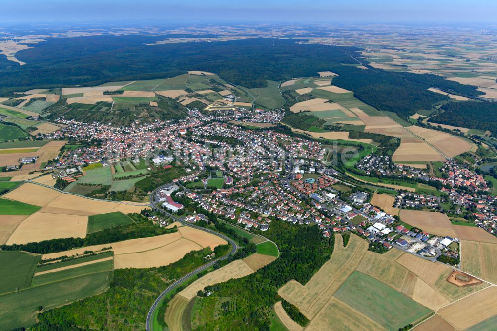 Rimpar von oben - Stadtgebiet inmitten der Landwirtschaft in Rimpar im Bundesland Bayern, Deutschland