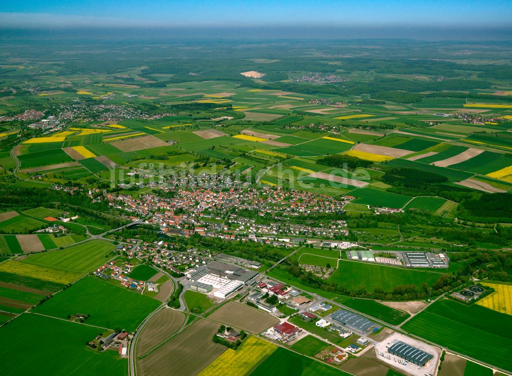 Rottenacker aus der Vogelperspektive: Stadtgebiet inmitten der Landwirtschaft in Rottenacker im Bundesland Baden-Württemberg, Deutschland