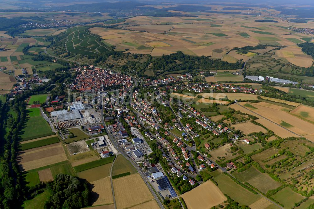 Luftaufnahme Röttingen - Stadtgebiet inmitten der Landwirtschaft in Röttingen im Bundesland Bayern, Deutschland