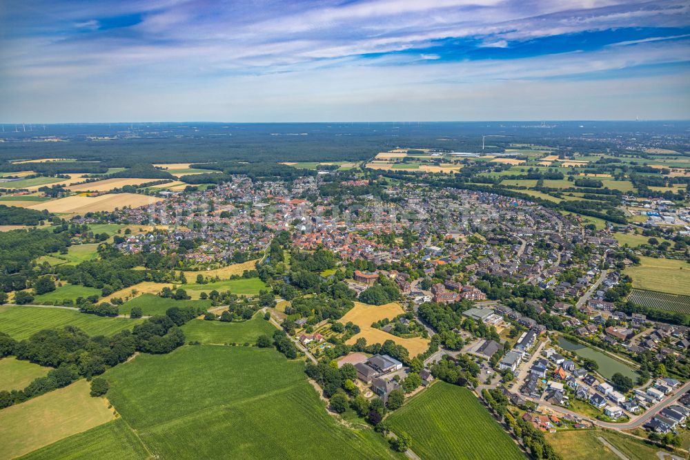 Schermbeck von oben - Stadtgebiet inmitten der Landwirtschaft in Schermbeck im Bundesland Nordrhein-Westfalen, Deutschland