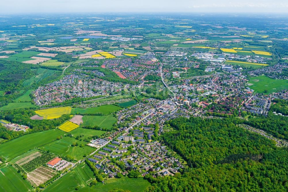 Schwarzenbek aus der Vogelperspektive: Stadtgebiet inmitten der Landwirtschaft in Schwarzenbek im Bundesland Schleswig-Holstein, Deutschland