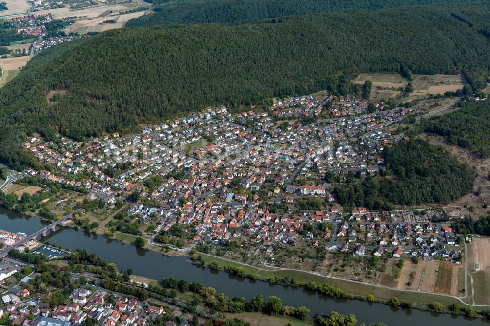 Sendelbach aus der Vogelperspektive: Stadtgebiet inmitten der Landwirtschaft in Sendelbach im Bundesland Bayern, Deutschland