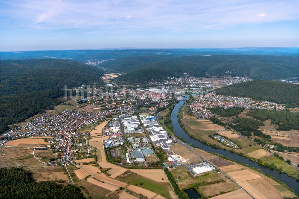 Sendelbach aus der Vogelperspektive: Stadtgebiet inmitten der Landwirtschaft in Sendelbach im Bundesland Bayern, Deutschland