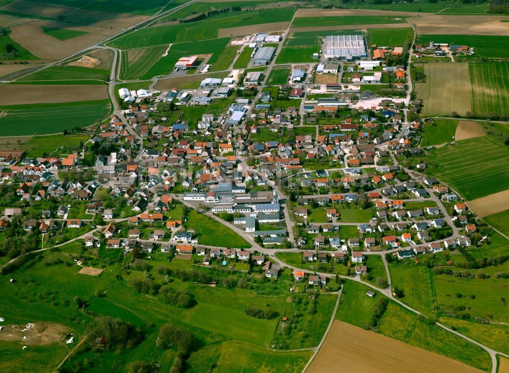 Sontheim aus der Vogelperspektive: Stadtgebiet inmitten der Landwirtschaft in Sontheim im Bundesland Baden-Württemberg, Deutschland