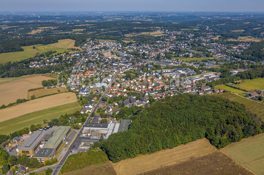 Sprockhövel aus der Vogelperspektive: Stadtgebiet inmitten der Landwirtschaft in Sprockhövel im Bundesland Nordrhein-Westfalen, Deutschland