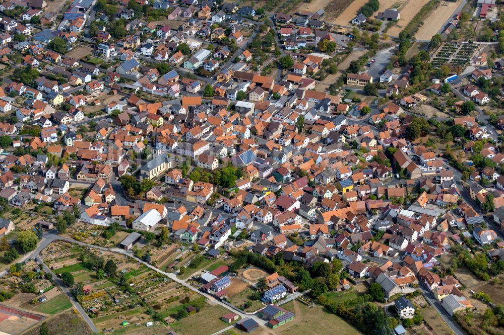 Steinfeld aus der Vogelperspektive: Stadtgebiet inmitten der Landwirtschaft in Steinfeld im Bundesland Bayern, Deutschland