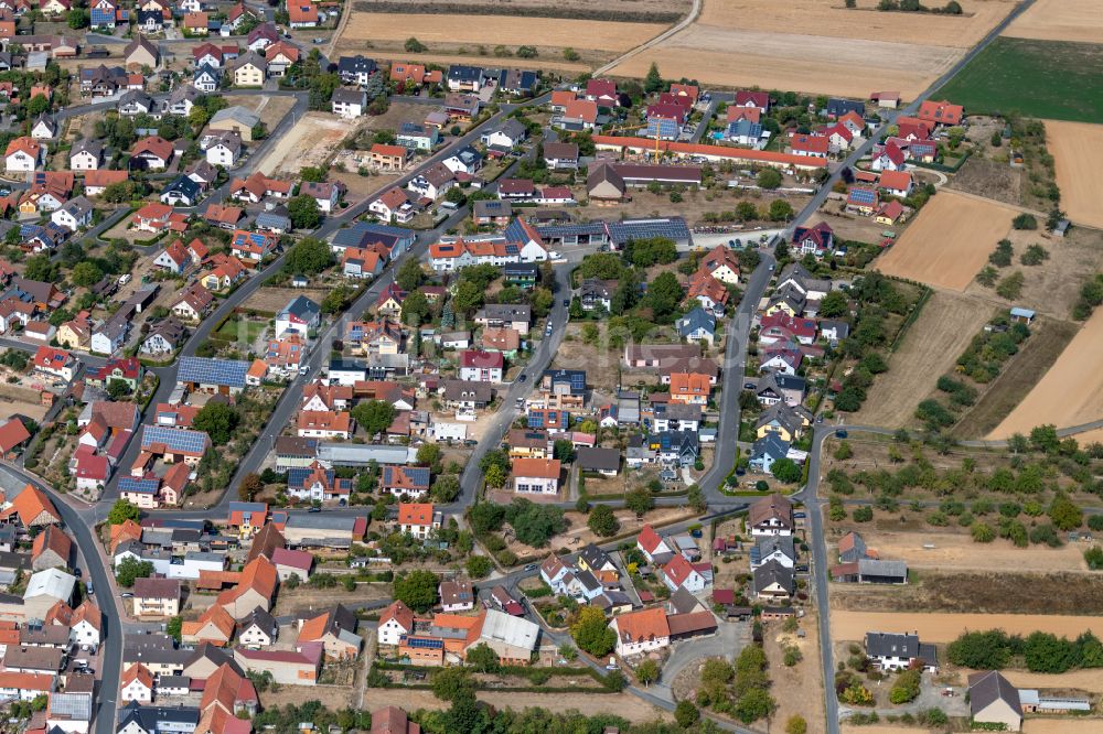 Luftaufnahme Steinfeld - Stadtgebiet inmitten der Landwirtschaft in Steinfeld im Bundesland Bayern, Deutschland