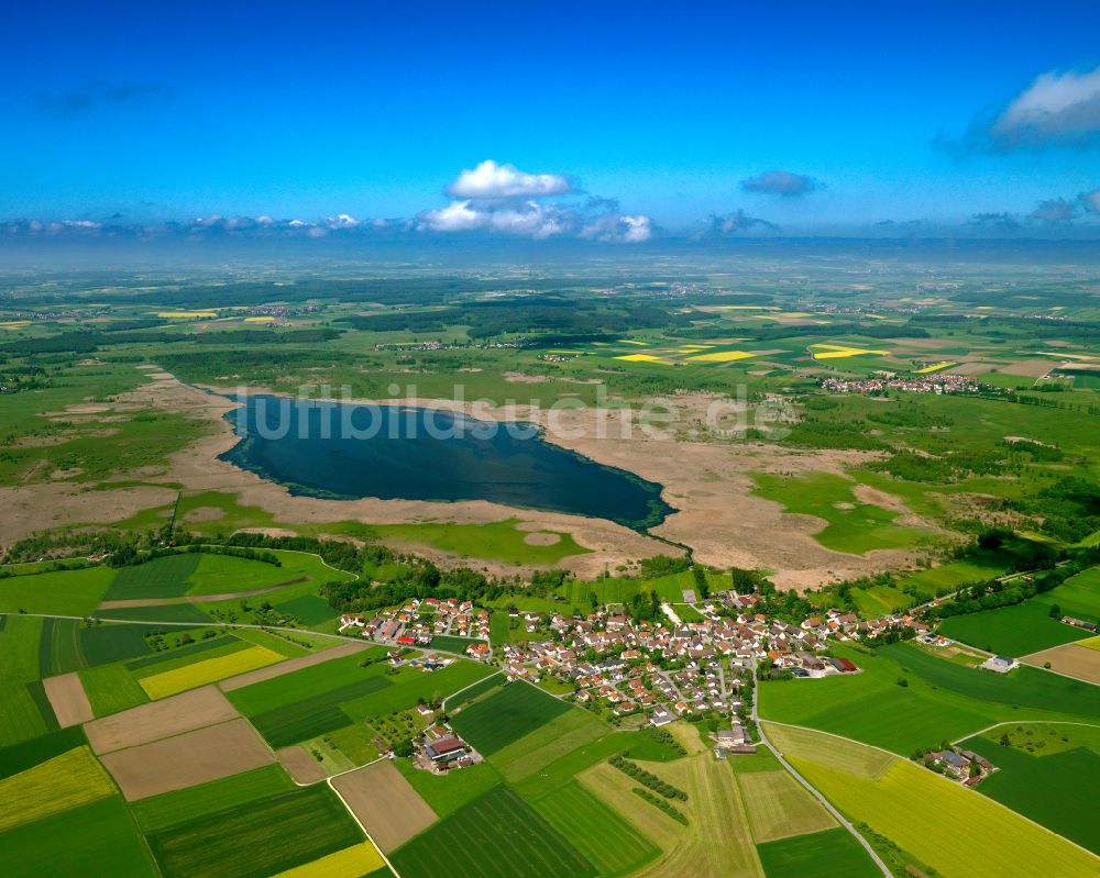 Tiefenbach von oben - Stadtgebiet inmitten der Landwirtschaft in Tiefenbach im Bundesland Baden-Württemberg, Deutschland