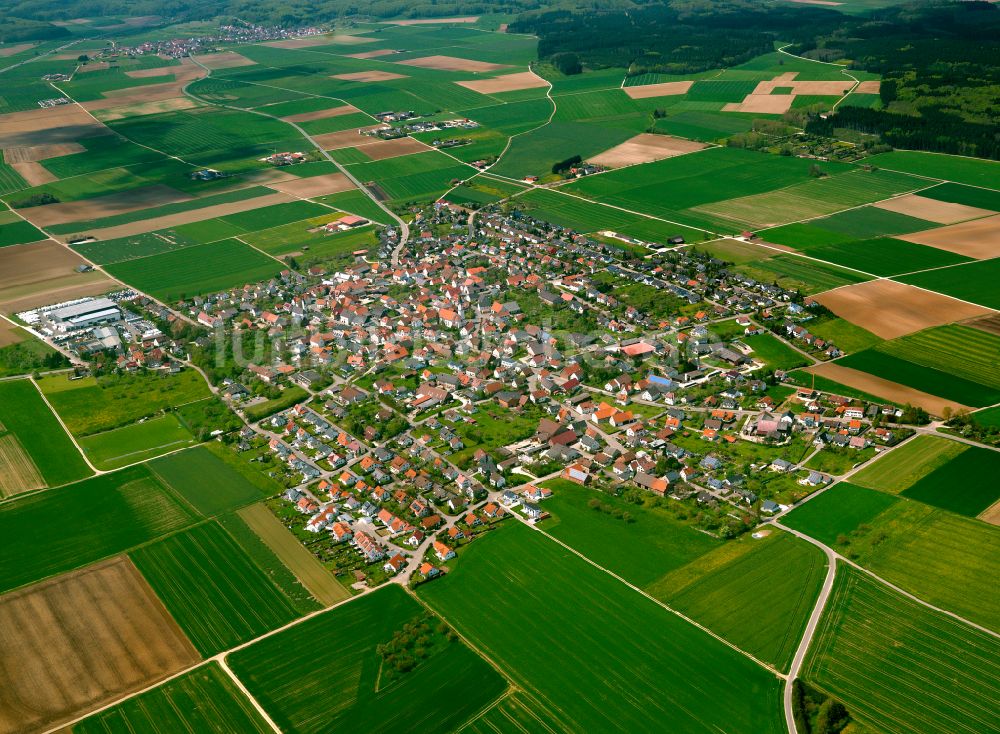 Tomerdingen von oben - Stadtgebiet inmitten der Landwirtschaft in Tomerdingen im Bundesland Baden-Württemberg, Deutschland