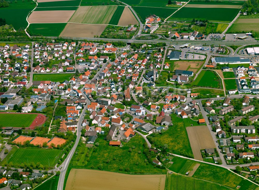 Luftaufnahme Tomerdingen - Stadtgebiet inmitten der Landwirtschaft in Tomerdingen im Bundesland Baden-Württemberg, Deutschland