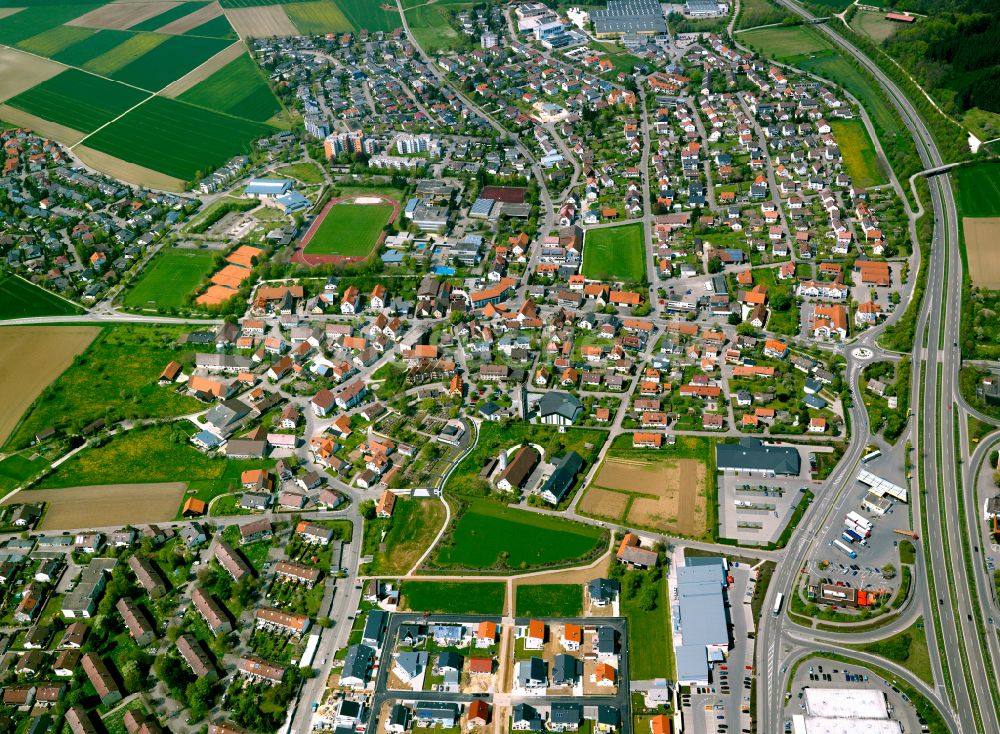 Tomerdingen von oben - Stadtgebiet inmitten der Landwirtschaft in Tomerdingen im Bundesland Baden-Württemberg, Deutschland