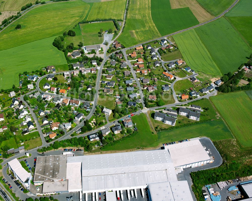 Töpen aus der Vogelperspektive: Stadtgebiet inmitten der Landwirtschaft in Töpen im Bundesland Bayern, Deutschland