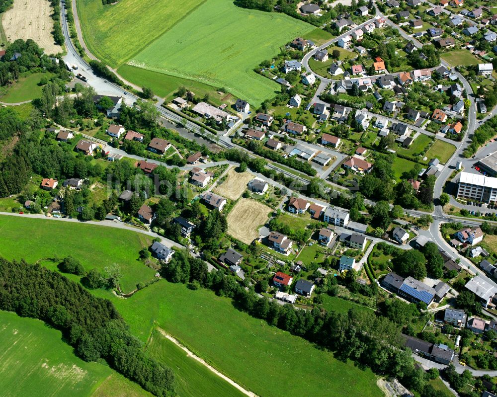 Luftaufnahme Töpen - Stadtgebiet inmitten der Landwirtschaft in Töpen im Bundesland Bayern, Deutschland