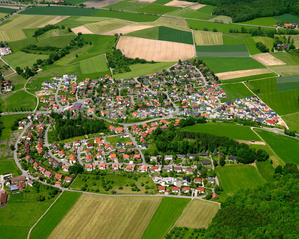 Luftaufnahme Ummendorf - Stadtgebiet inmitten der Landwirtschaft in Ummendorf im Bundesland Baden-Württemberg, Deutschland