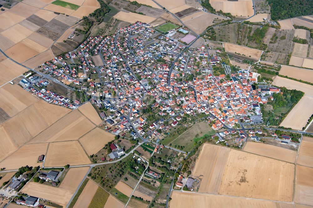 Urspringen aus der Vogelperspektive: Stadtgebiet inmitten der Landwirtschaft in Urspringen im Bundesland Bayern, Deutschland