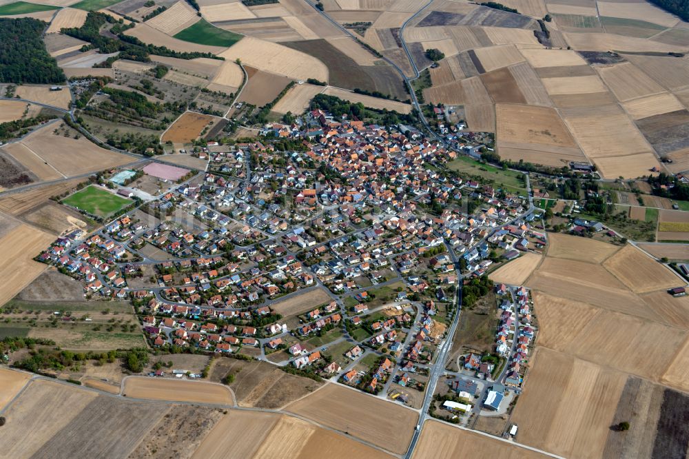 Luftaufnahme Urspringen - Stadtgebiet inmitten der Landwirtschaft in Urspringen im Bundesland Bayern, Deutschland