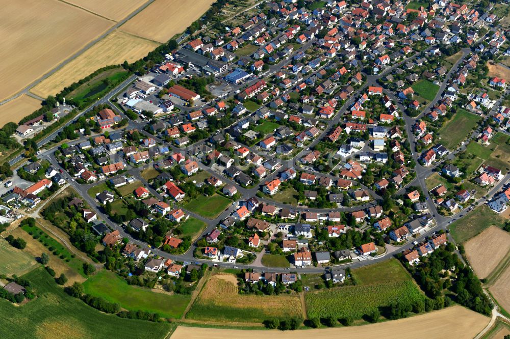 Luftbild Waldbüttelbrunn - Stadtgebiet inmitten der Landwirtschaft in Waldbüttelbrunn im Bundesland Bayern, Deutschland