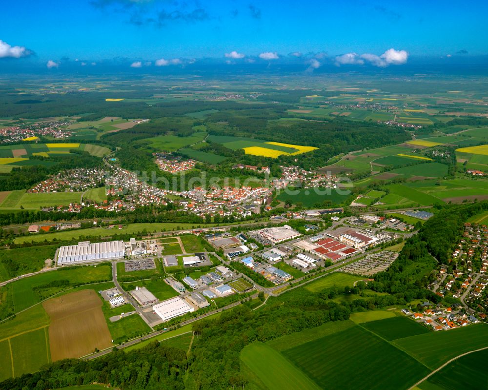 Warthausen aus der Vogelperspektive: Stadtgebiet inmitten der Landwirtschaft in Warthausen im Bundesland Baden-Württemberg, Deutschland